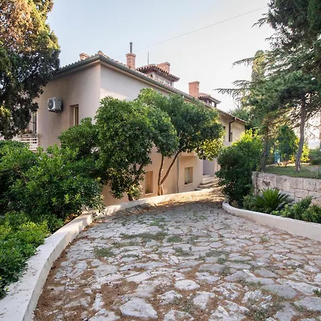 Apartment Sun Firule Split